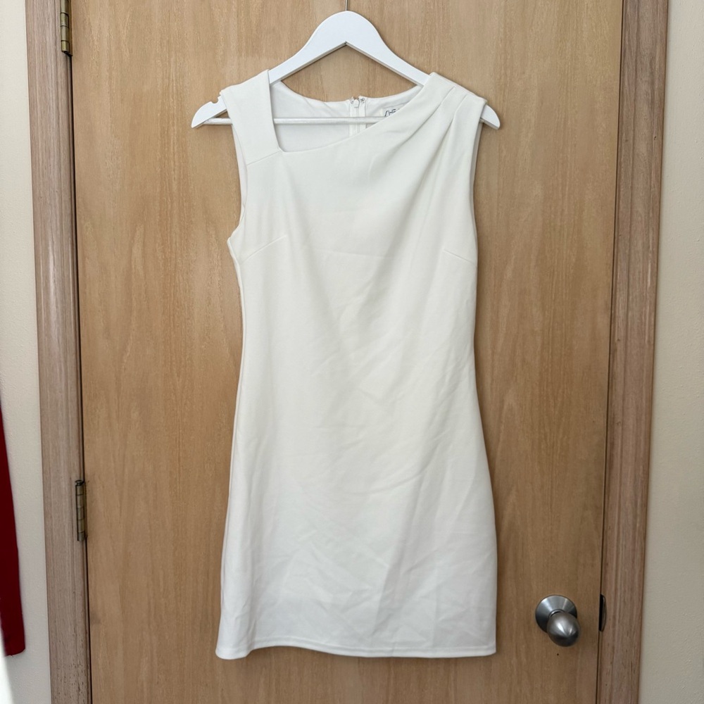 She + Sky White One Shoulder Fitted Dress Size Medium
